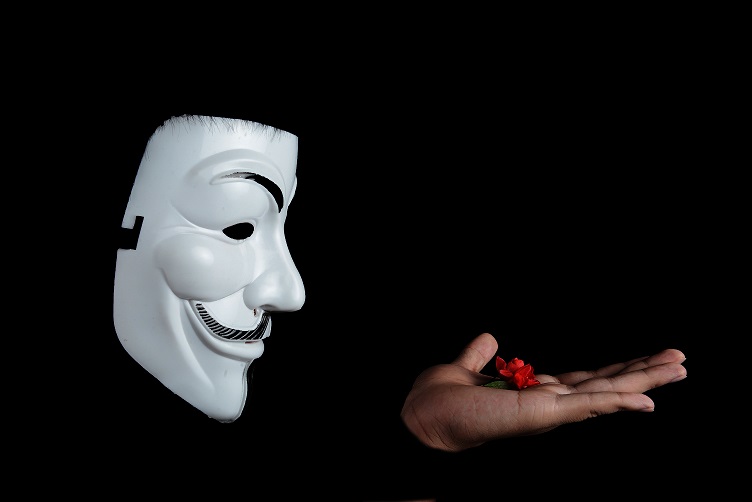 Członek grupy Anonymous skazany na 10 lat więzienia za cyberatak na szpital