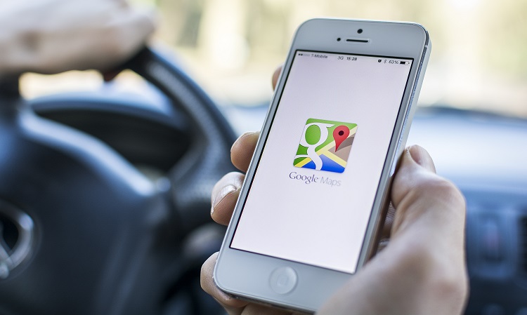 Przestępcy wyłudzali pieniądze korzystając z aplikacji Google Maps
