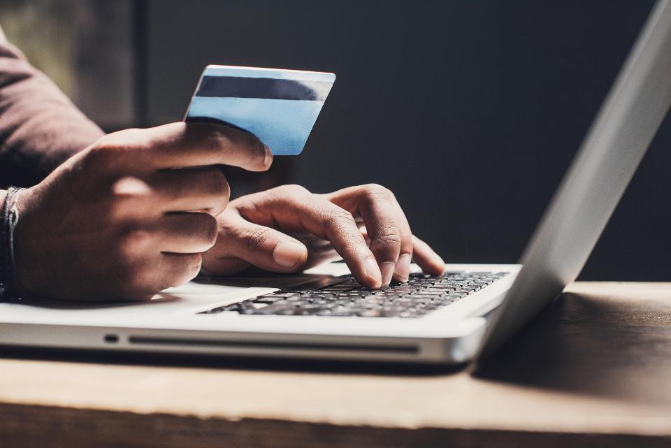 Dodatek wykradający dane klientów w sklepie internetowym