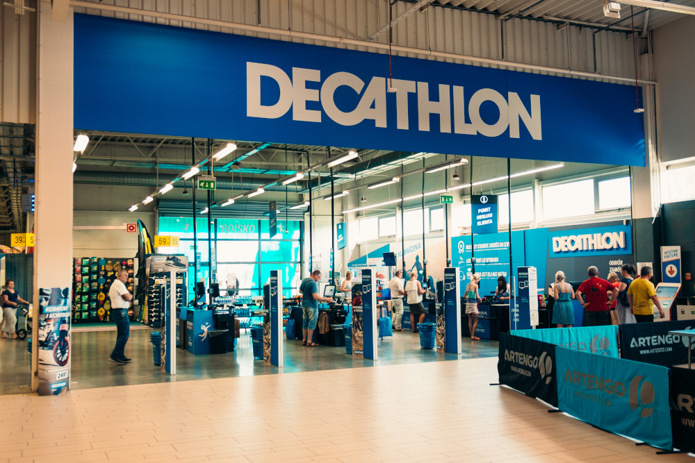 Декатлон новое название москва. Decathlon магазин. Магазин Декатлон в Москве. Декатлон спорт. Декатлон Алматы.