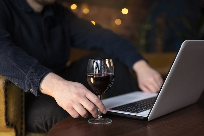 Sprzedaż alkoholu w sieci – gigant wchodzi do gry!