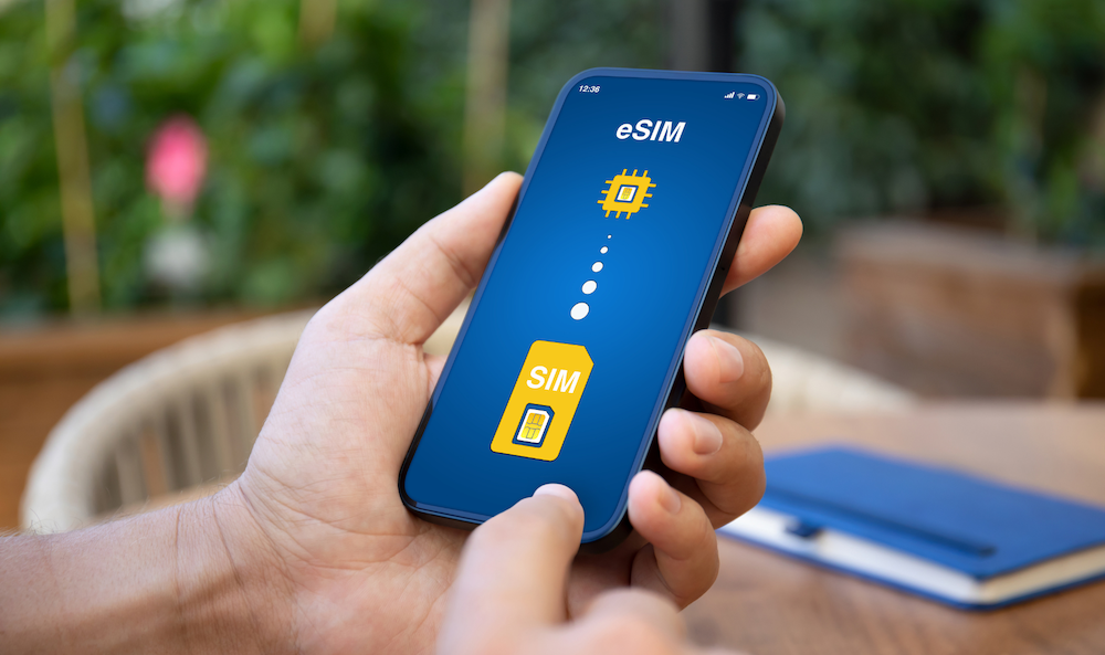 eSIM w Polsce – zalety, wady i porównanie ofert operatorów