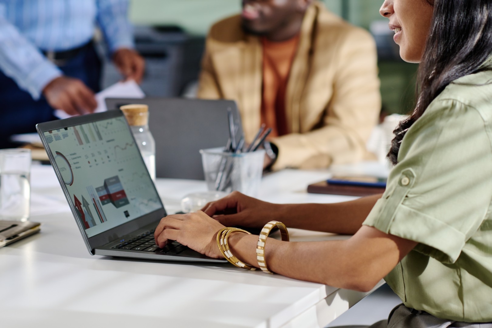 Praktyczny Poradnik: wybór systemu do zarządzania dokumentami dla małej organizacji.