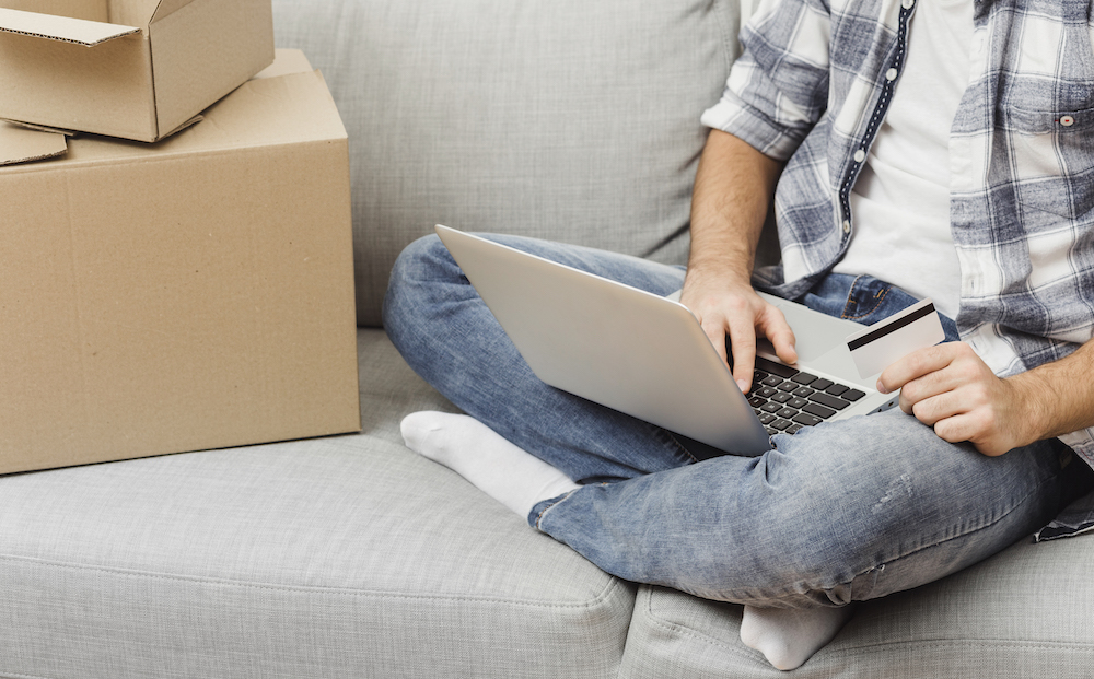 Szybkie zwroty z opóźnieniem? Rząd wycofuje projekt ustawy dla e-commerce