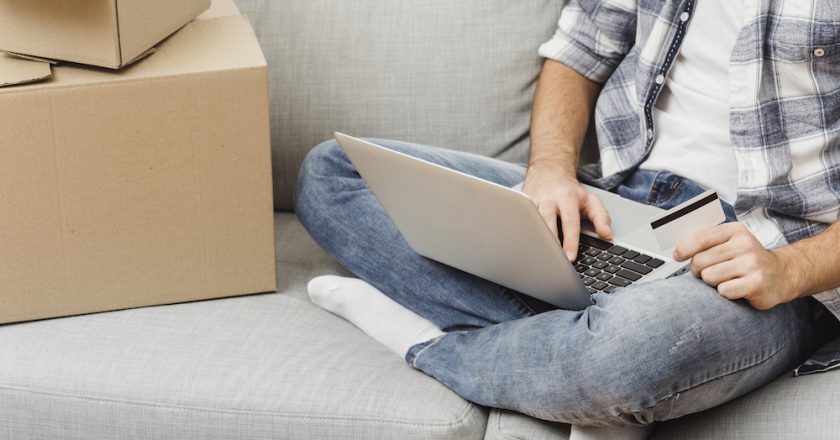 Szybkie zwroty z opóźnieniem? Rząd wycofuje projekt ustawy dla e-commerce