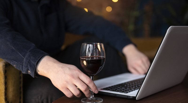 Sprzedaż alkoholu w sieci – gigant wchodzi do gry!