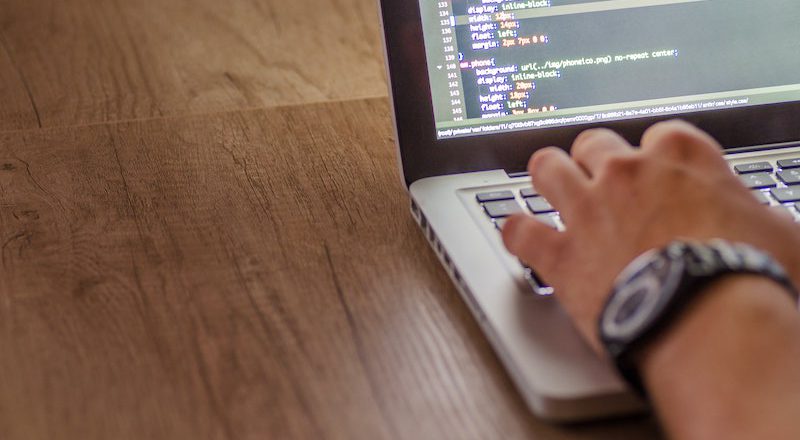 Jak zewnętrzna obsługa informatyczna firm może wpłynąć na Twoją organizację?